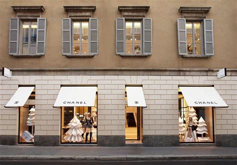 uffici chanel milano|Chanel boutique milan.